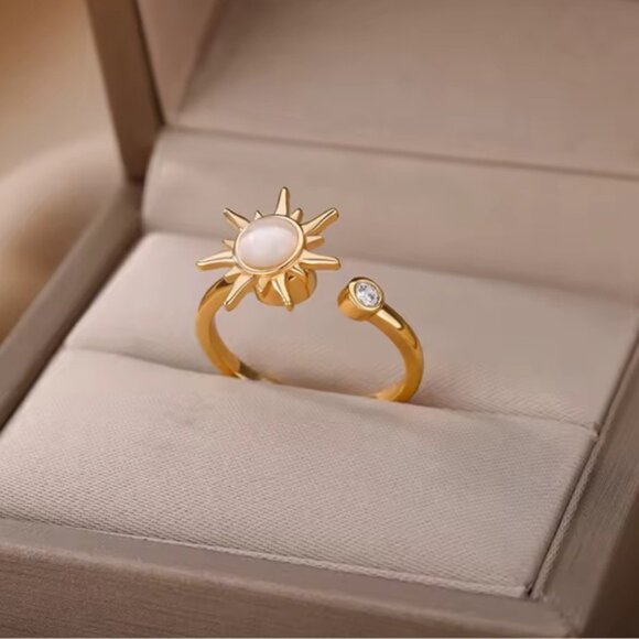 Gold Sun Spinner Ring – Rotating Celestial Design with White Stone & Crystal - Picture 2 of 7